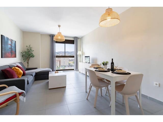 Piso de 4 habitaciones en Málaga ciudad en alquiler - 2.000 € (Ref: 9448854)