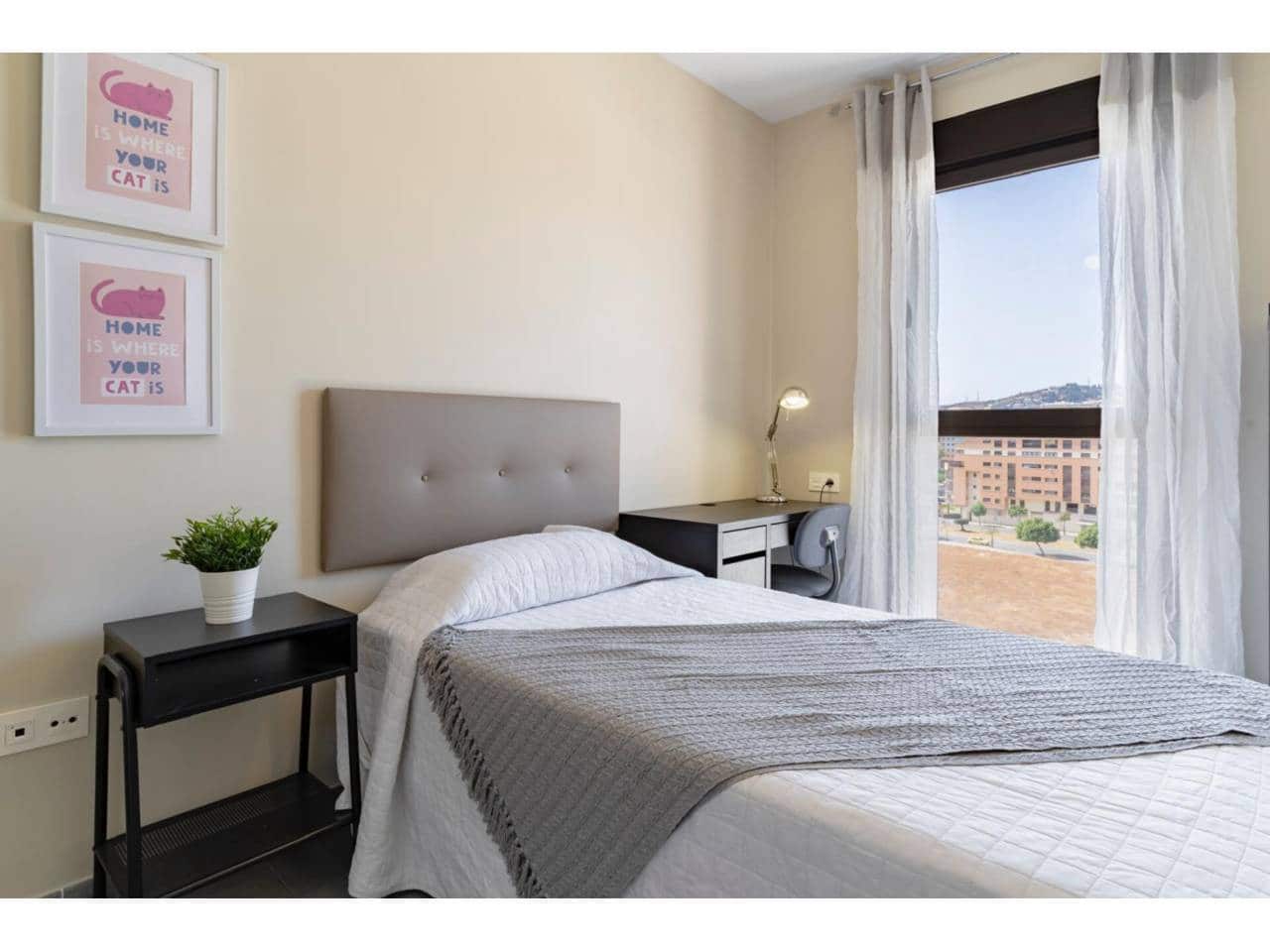 Piso de 4 habitaciones en Málaga ciudad en alquiler - 2.000 € (Ref: 9448854)