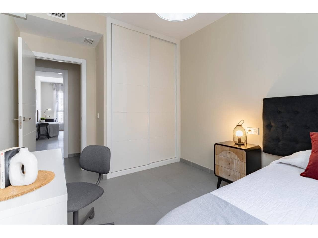 Piso de 4 habitaciones en Málaga ciudad en alquiler - 2.000 € (Ref: 9448854)