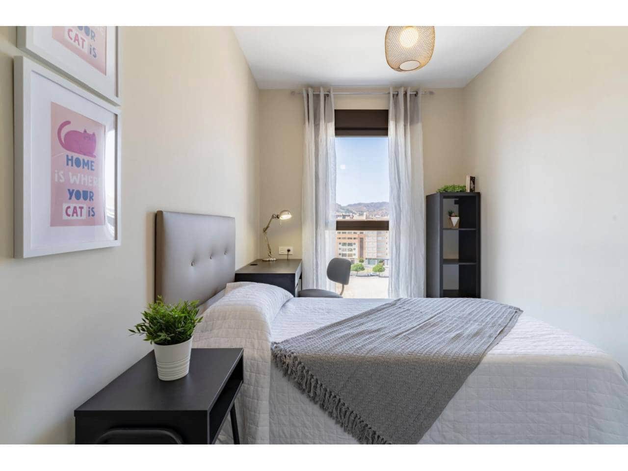 Piso de 4 habitaciones en Málaga ciudad en alquiler - 2.000 € (Ref: 9448854)