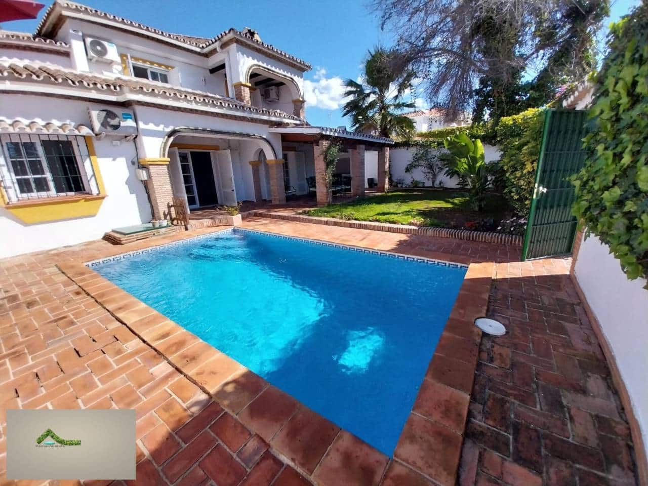 4 soveværelse Rækkehus til leje i Marbella med swimmingpool garage - € 4.500 (Ref: 9448855)