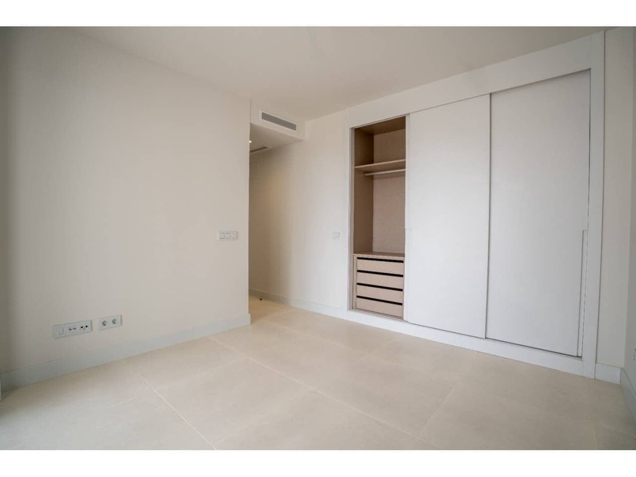 3 sypialnia Mieszkanie do wynajęcia w Fuengirola z basenem garażem - 3 000 € (Ref: 9467957)