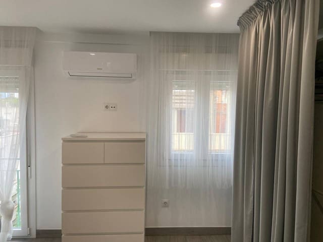 Piso de 2 habitaciones en Málaga ciudad en alquiler - 1.250 € (Ref: 9473683)