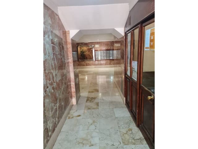 3 quarto Apartamento para arrendar em Málaga cidade - 1 300 € (Ref: 9473685)