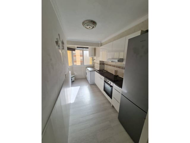 3 quarto Apartamento para arrendar em Málaga cidade - 1 300 € (Ref: 9473685)