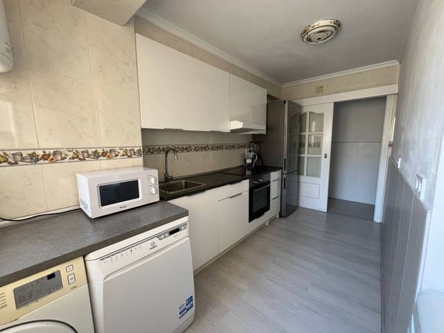 3 quarto Apartamento para arrendar em Málaga cidade - 1 300 € (Ref: 9473685)