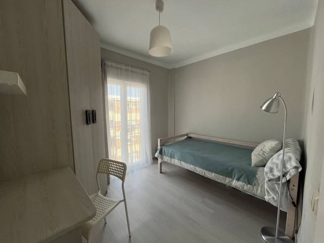 3 quarto Apartamento para arrendar em Málaga cidade - 1 300 € (Ref: 9473685)