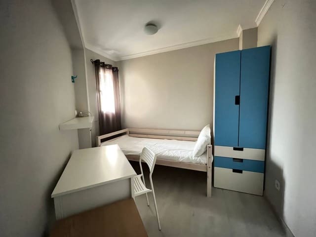 3 quarto Apartamento para arrendar em Málaga cidade - 1 300 € (Ref: 9473685)