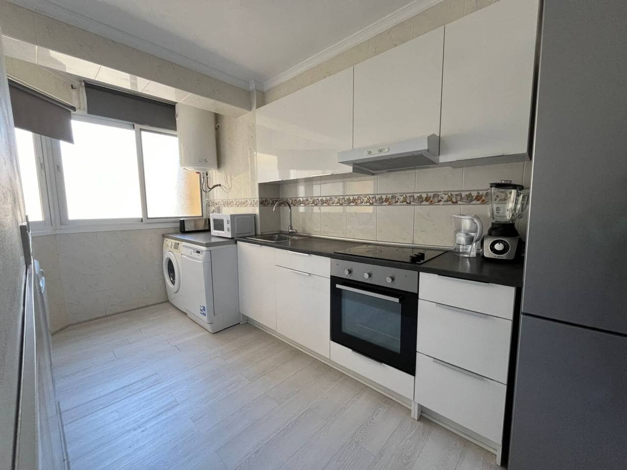 3 sovrum Lägenhet att hyra i Malaga stad - 1 300 € (Ref: 9473685)