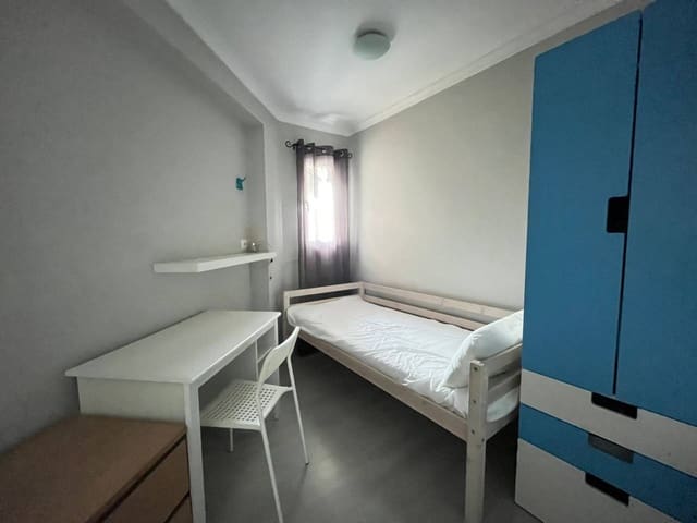 3 quarto Apartamento para arrendar em Málaga cidade - 1 300 € (Ref: 9473685)