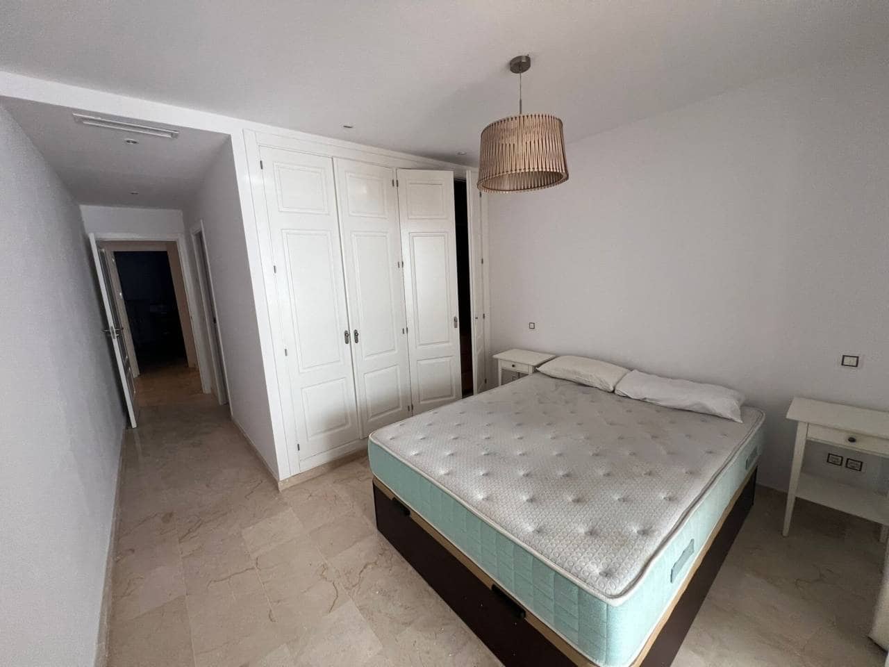 2 Zimmer Wohnung zu vermieten in Marbella mit Pool Garage - 2.000 € (Ref: 9479000)