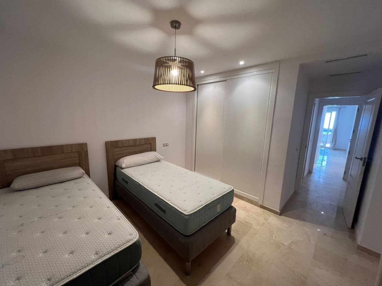 2 Zimmer Wohnung zu vermieten in Marbella mit Pool Garage - 2.000 € (Ref: 9479000)