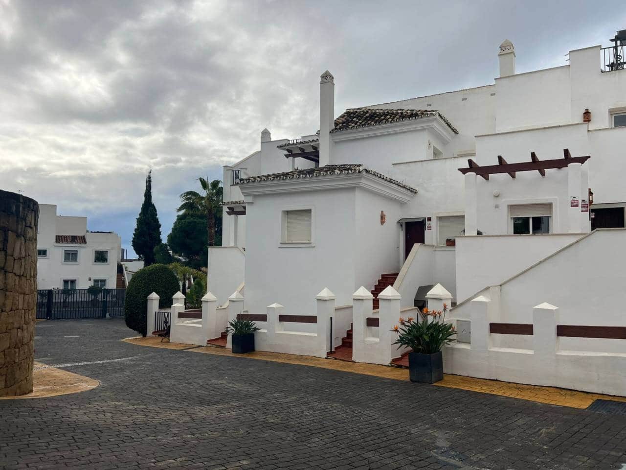 2 Zimmer Wohnung zu vermieten in Marbella mit Pool Garage - 2.000 € (Ref: 9479000)