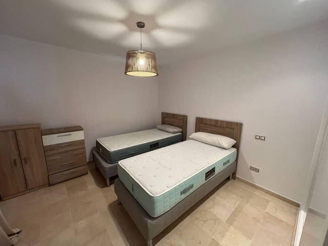 2 Zimmer Wohnung zu vermieten in Marbella mit Pool Garage - 2.000 € (Ref: 9479000)