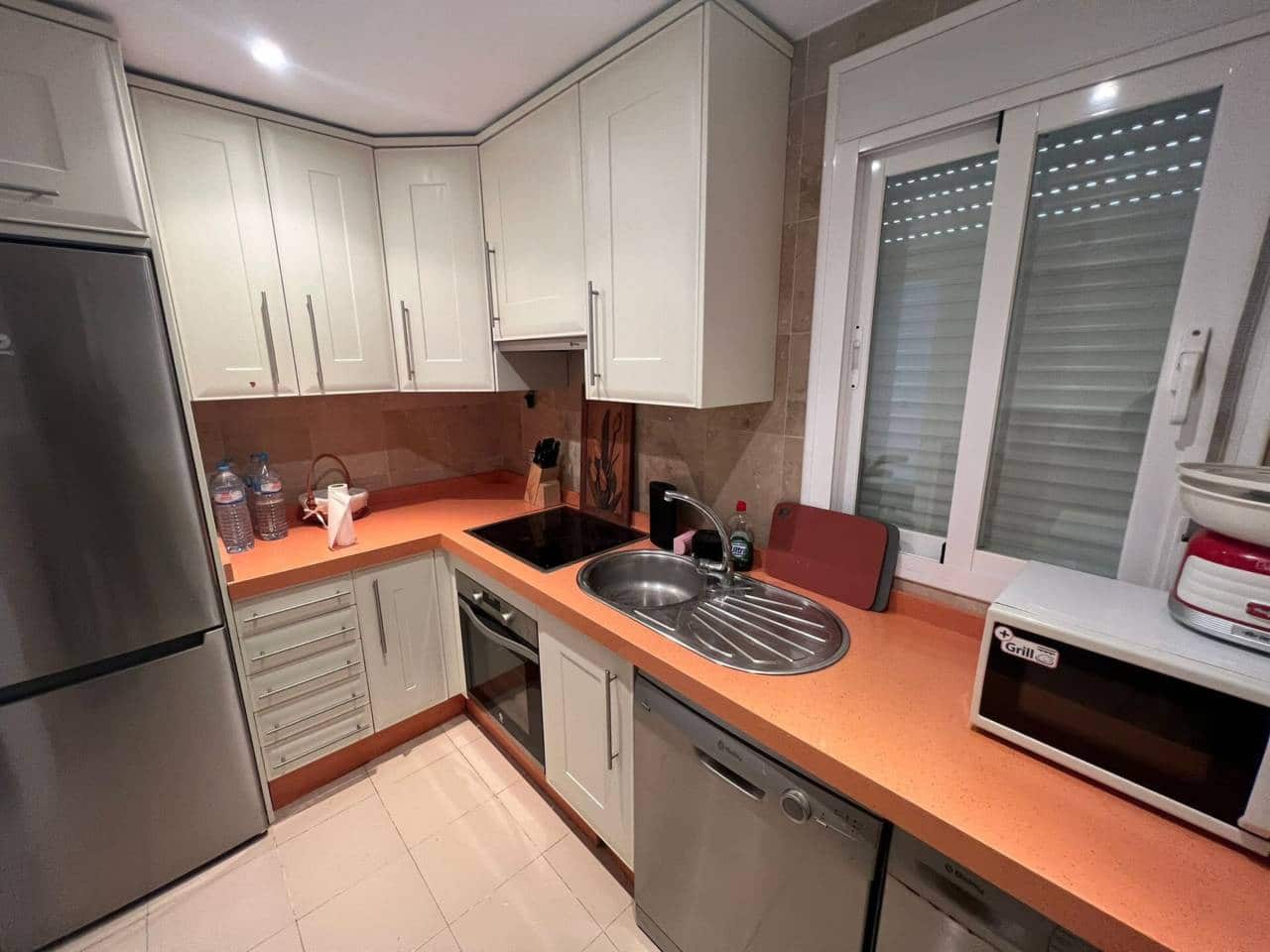 2 Zimmer Wohnung zu vermieten in Marbella mit Pool Garage - 2.000 € (Ref: 9479000)