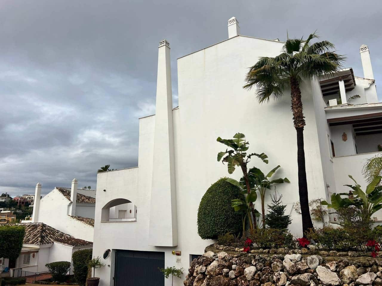 2 Zimmer Wohnung zu vermieten in Marbella mit Pool Garage - 2.000 € (Ref: 9479000)