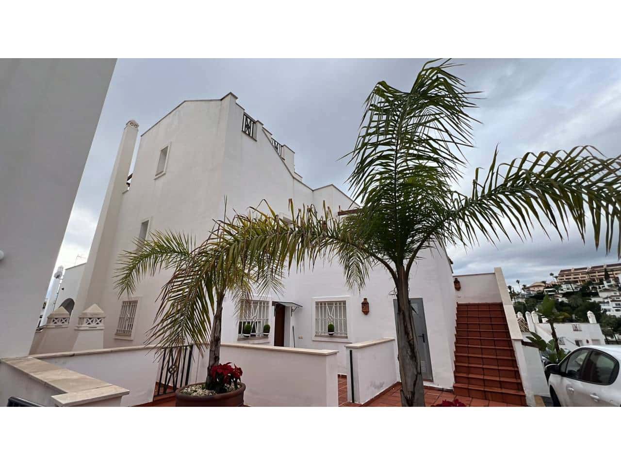 2 Zimmer Wohnung zu vermieten in Marbella mit Pool Garage - 2.000 € (Ref: 9479000)