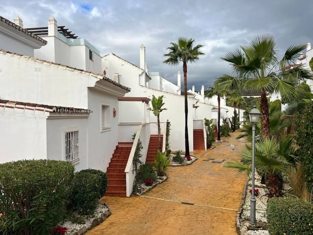 2 Zimmer Wohnung zu vermieten in Marbella mit Pool Garage - 2.000 € (Ref: 9479000)