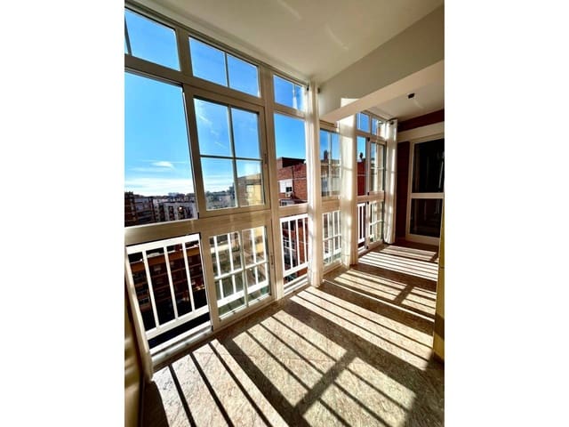 4 bedroom Flat for rent in Málaga city - € 2,000 (Ref: 9485039)