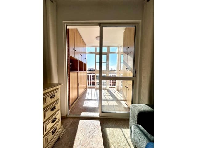 4 bedroom Flat for rent in Málaga city - € 2,000 (Ref: 9485039)