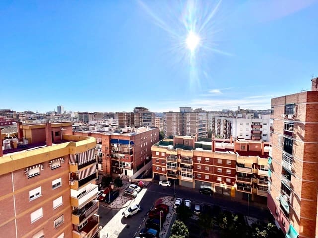 4 bedroom Flat for rent in Málaga city - € 2,000 (Ref: 9485039)