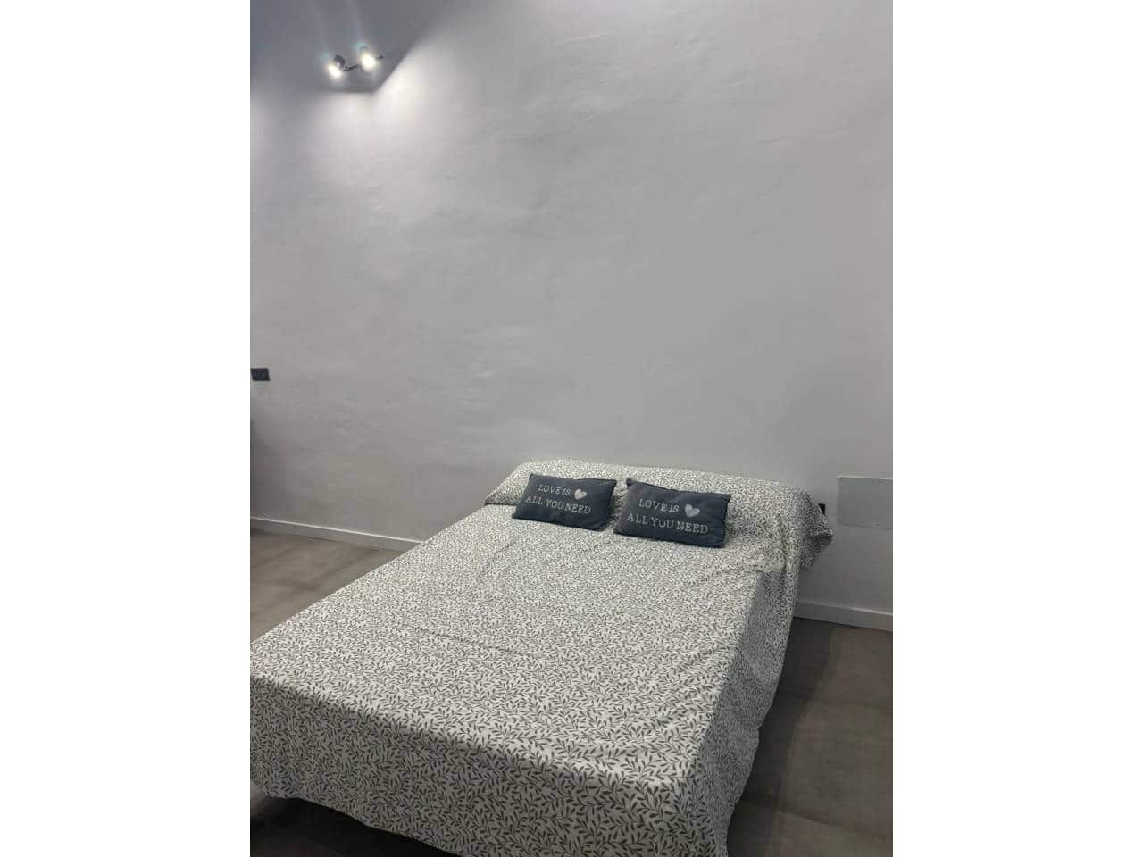 Ullakkoasunto vuokrattavana paikassa Malaga kaupunki - 900 € (Ref: 9486621)