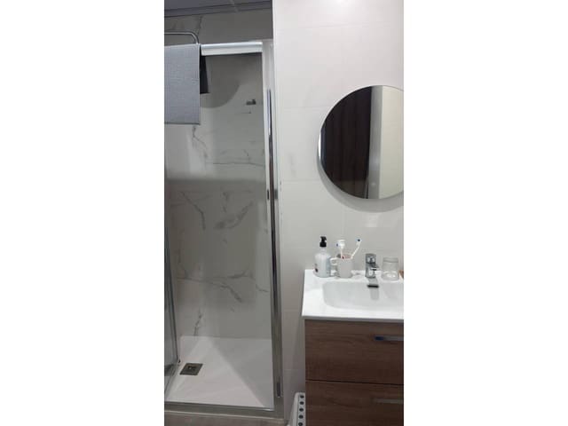 Ullakkoasunto vuokrattavana paikassa Málaga kaupunki - 900 € (Ref: 9486621)