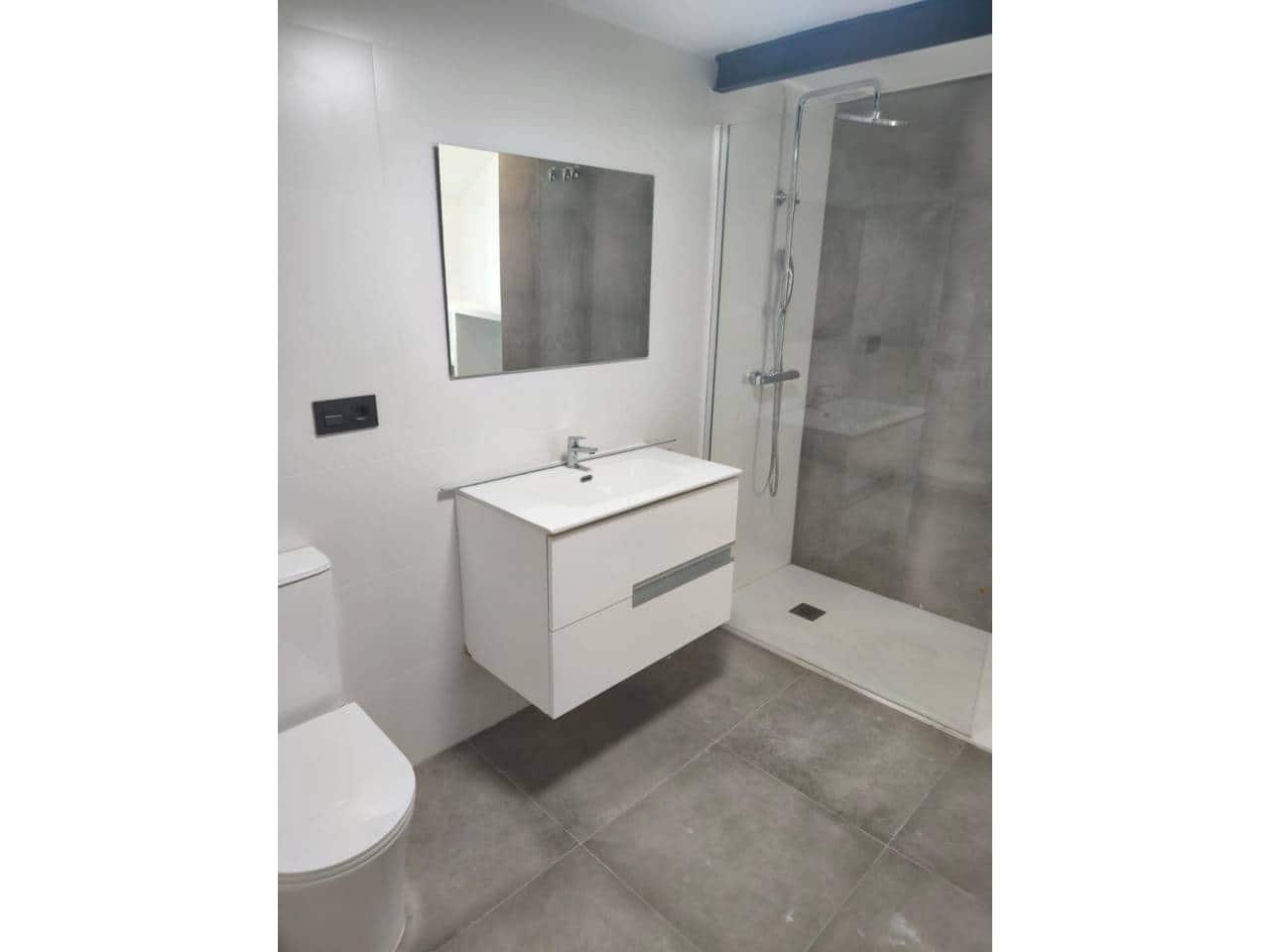 Ullakkoasunto vuokrattavana paikassa Malaga kaupunki - 900 € (Ref: 9486621)