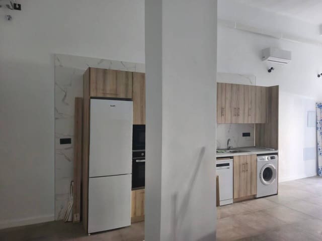 Ullakkoasunto vuokrattavana paikassa Málaga kaupunki - 900 € (Ref: 9486621)