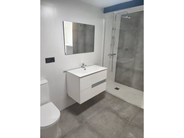 Ullakkoasunto vuokrattavana paikassa Málaga kaupunki - 900 € (Ref: 9486621)