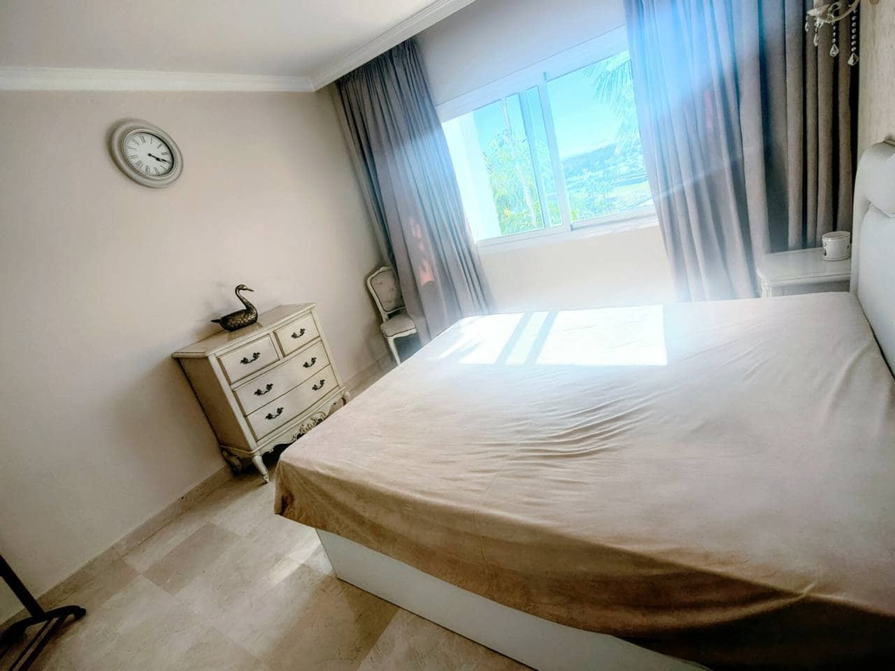 2 slaapkamer Flat te huur in Benahavis met zwembad garage - € 2.500 (Ref: 9488079)