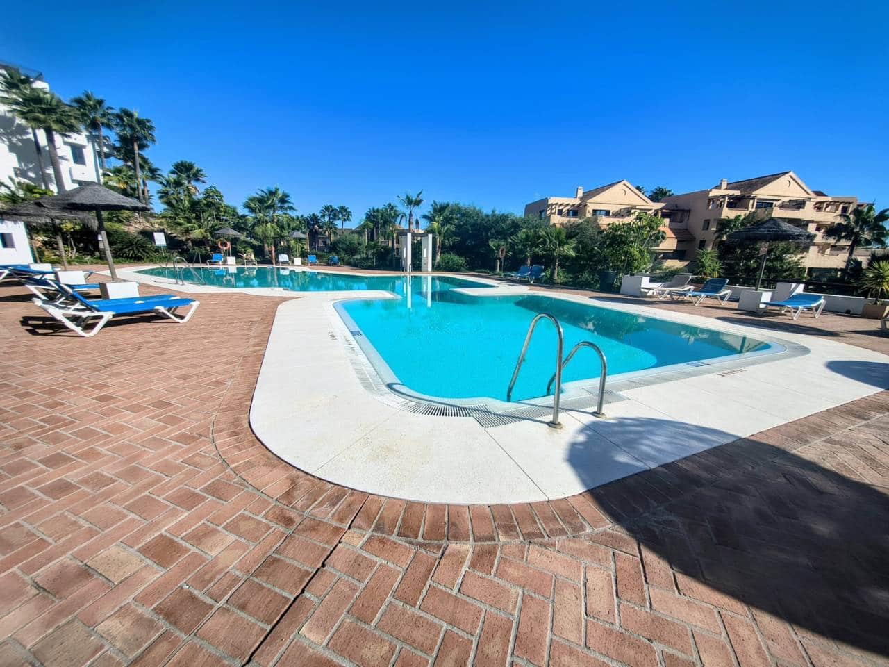 2 slaapkamer Flat te huur in Benahavis met zwembad garage - € 2.500 (Ref: 9488079)