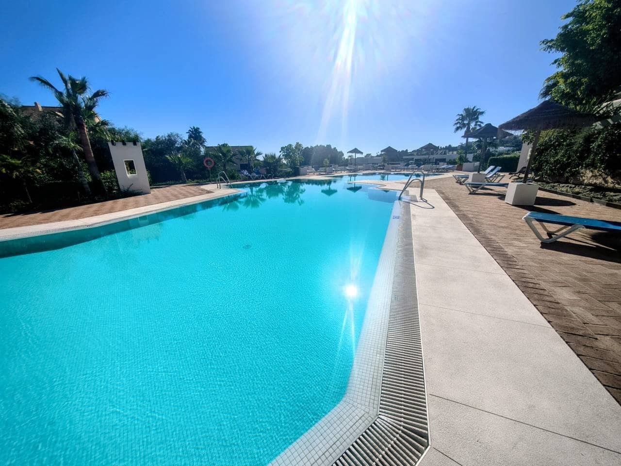 2 slaapkamer Flat te huur in Benahavis met zwembad garage - € 2.500 (Ref: 9488079)