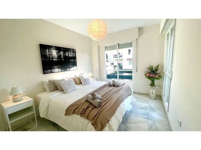 Appartement de 2 chambres à louer à Marbella avec piscine garage - 2 500 € (Ref: 9498091)