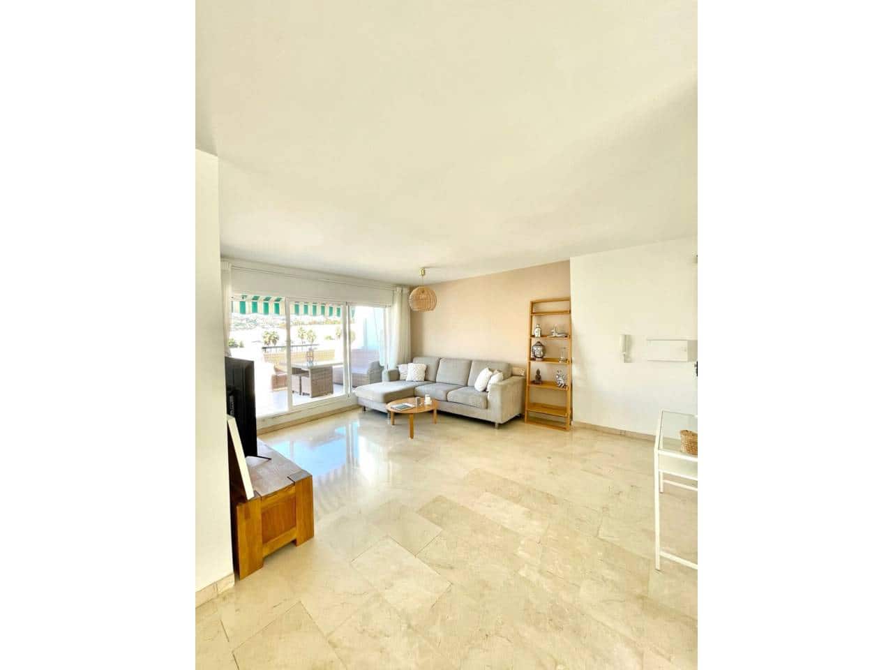 2 bedroom Penthouse for rent in Marbella with pool garage - € 2,300 (Ref: 9499578)