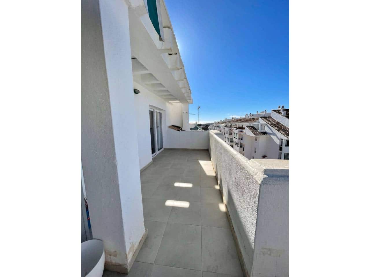 2 bedroom Penthouse for rent in Marbella with pool garage - € 2,300 (Ref: 9499578)