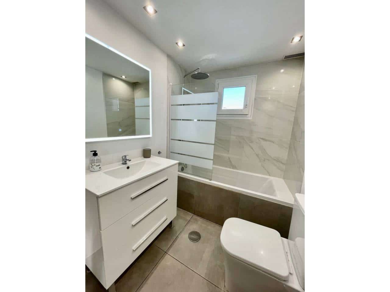 2 bedroom Penthouse for rent in Marbella with pool garage - € 2,300 (Ref: 9499578)