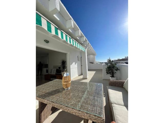 Penthouse de 2 chambres à louer à Marbella avec piscine garage - 2 300 € (Ref: 9499578)