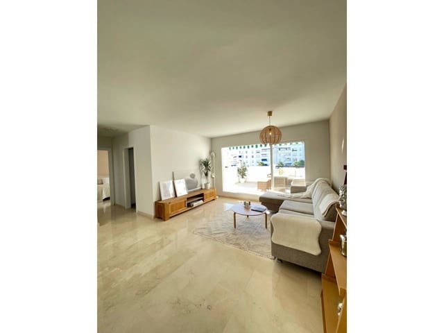 Penthouse de 2 chambres à louer à Marbella avec piscine garage - 2 300 € (Ref: 9499578)