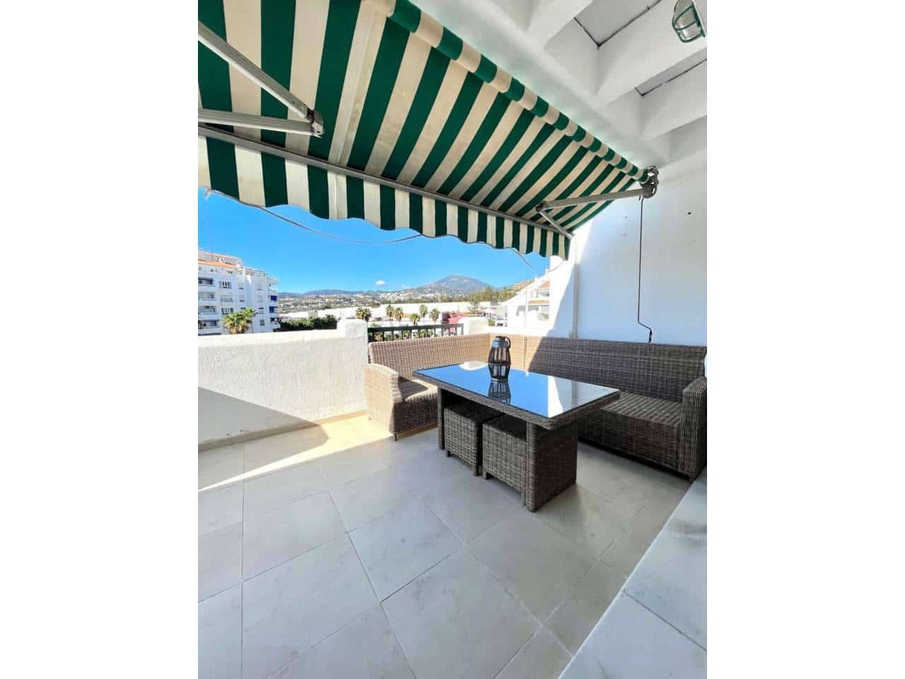 2 bedroom Penthouse for rent in Marbella with pool garage - € 2,300 (Ref: 9499578)