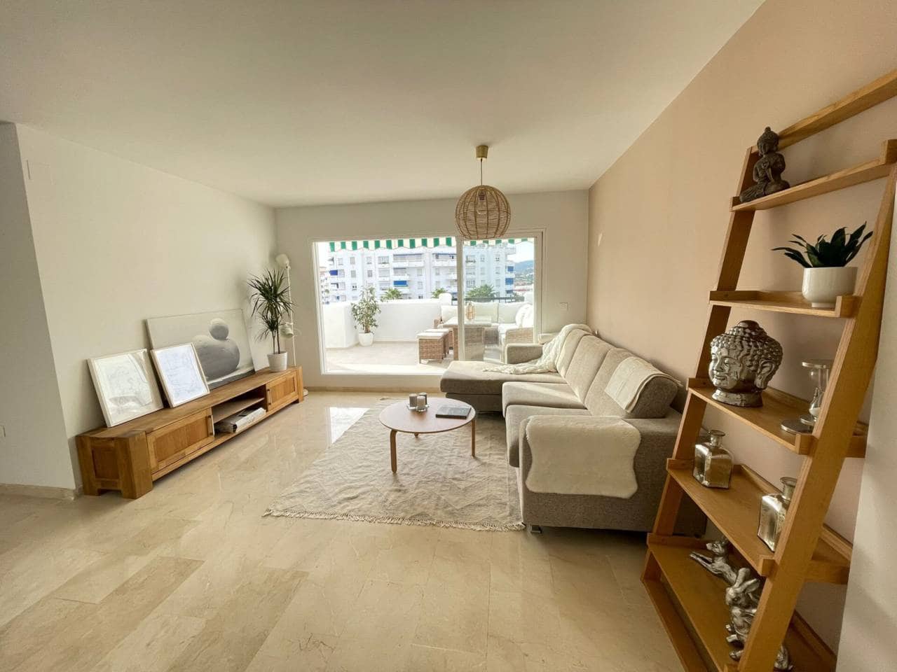 2 bedroom Penthouse for rent in Marbella with pool garage - € 2,300 (Ref: 9499578)