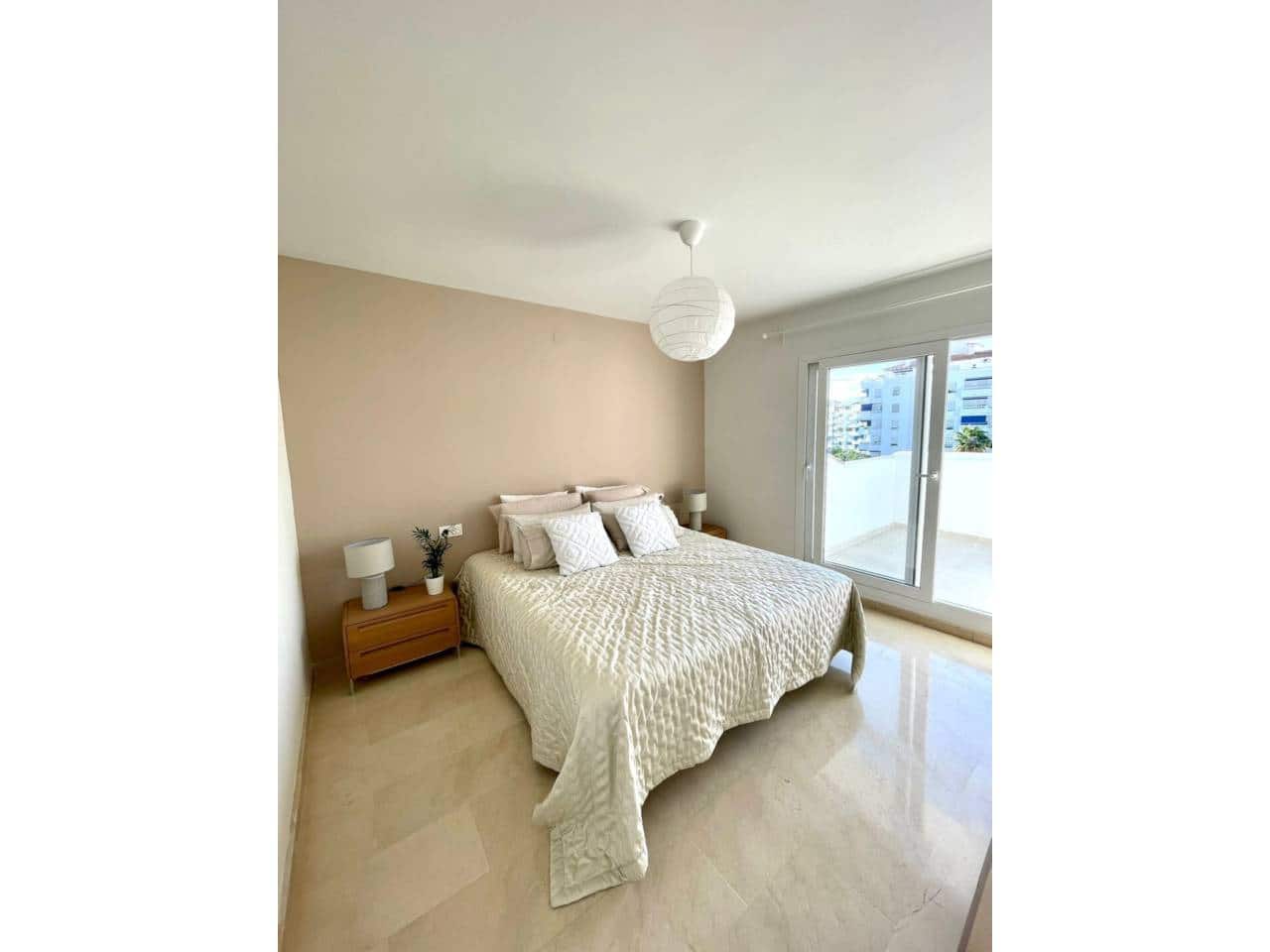 2 bedroom Penthouse for rent in Marbella with pool garage - € 2,300 (Ref: 9499578)