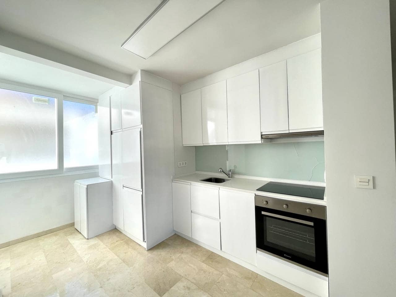 2 bedroom Penthouse for rent in Marbella with pool garage - € 2,300 (Ref: 9499578)