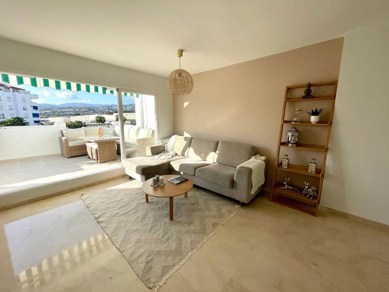 2 bedroom Penthouse for rent in Marbella with pool garage - € 2,300 (Ref: 9499578)