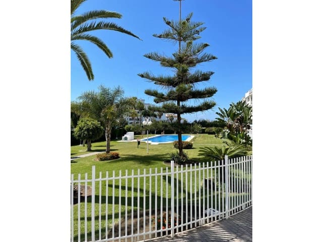 Penthouse de 2 chambres à louer à Marbella avec piscine garage - 2 300 € (Ref: 9499578)