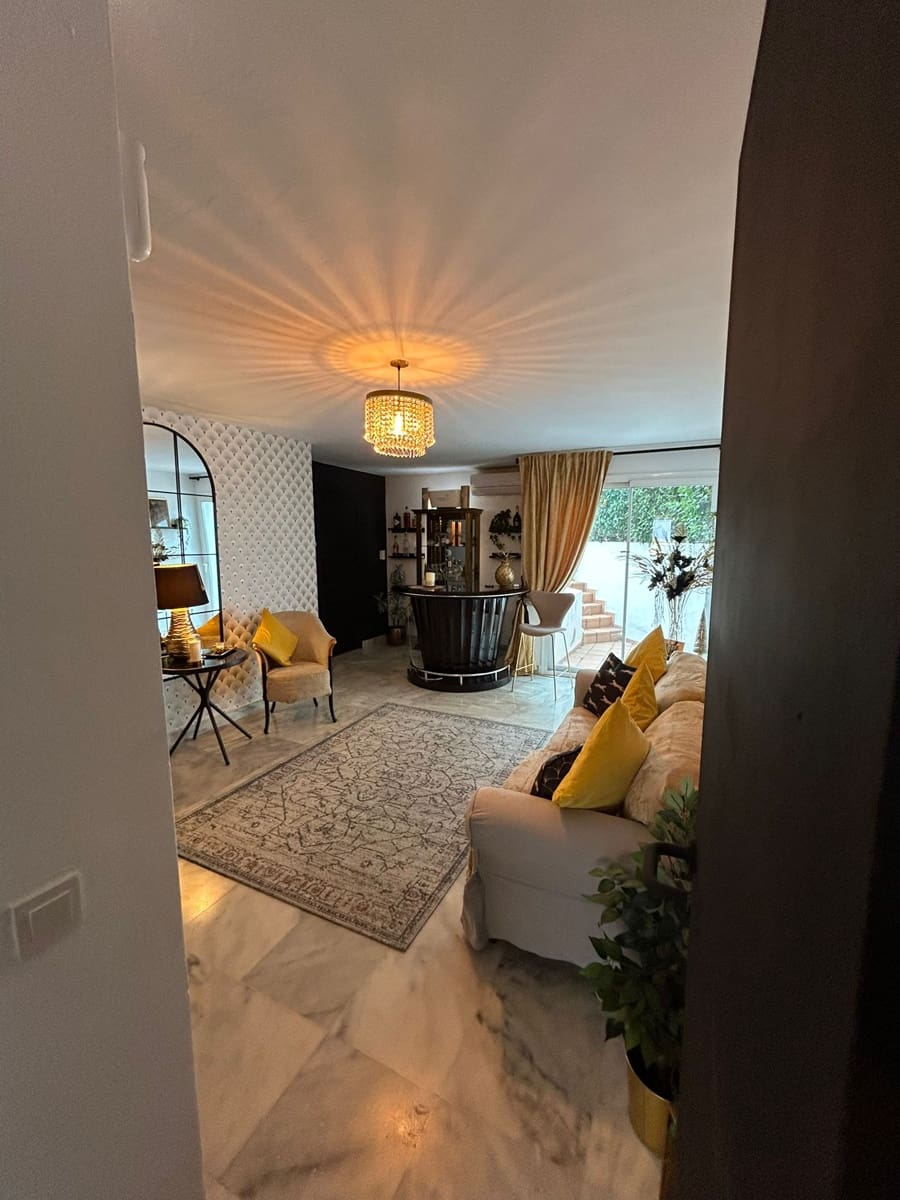 5 sypialnia Dom na sprzedaż w New Golden Mile z basenem garażem - 650 000 € (Ref: 7953267)