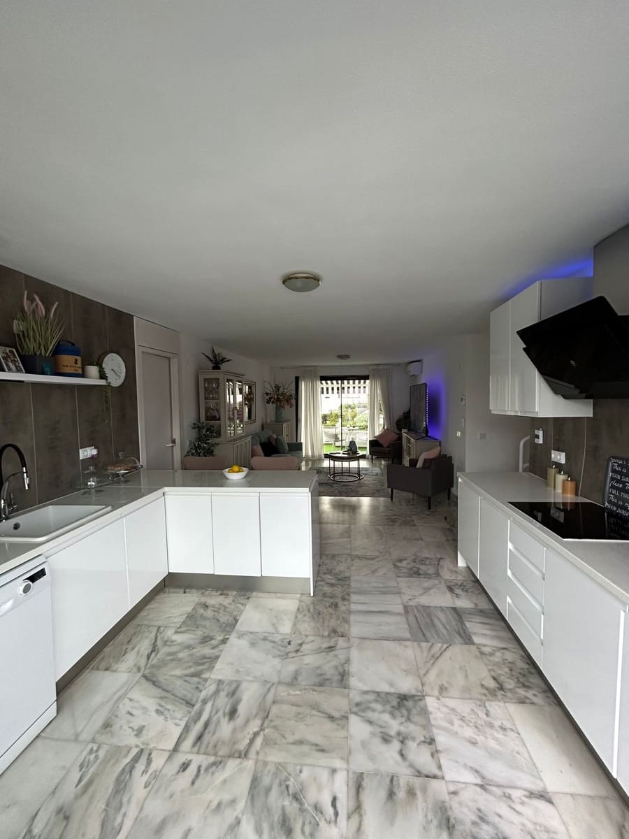 5 sypialnia Dom na sprzedaż w New Golden Mile z basenem garażem - 650 000 € (Ref: 7953267)