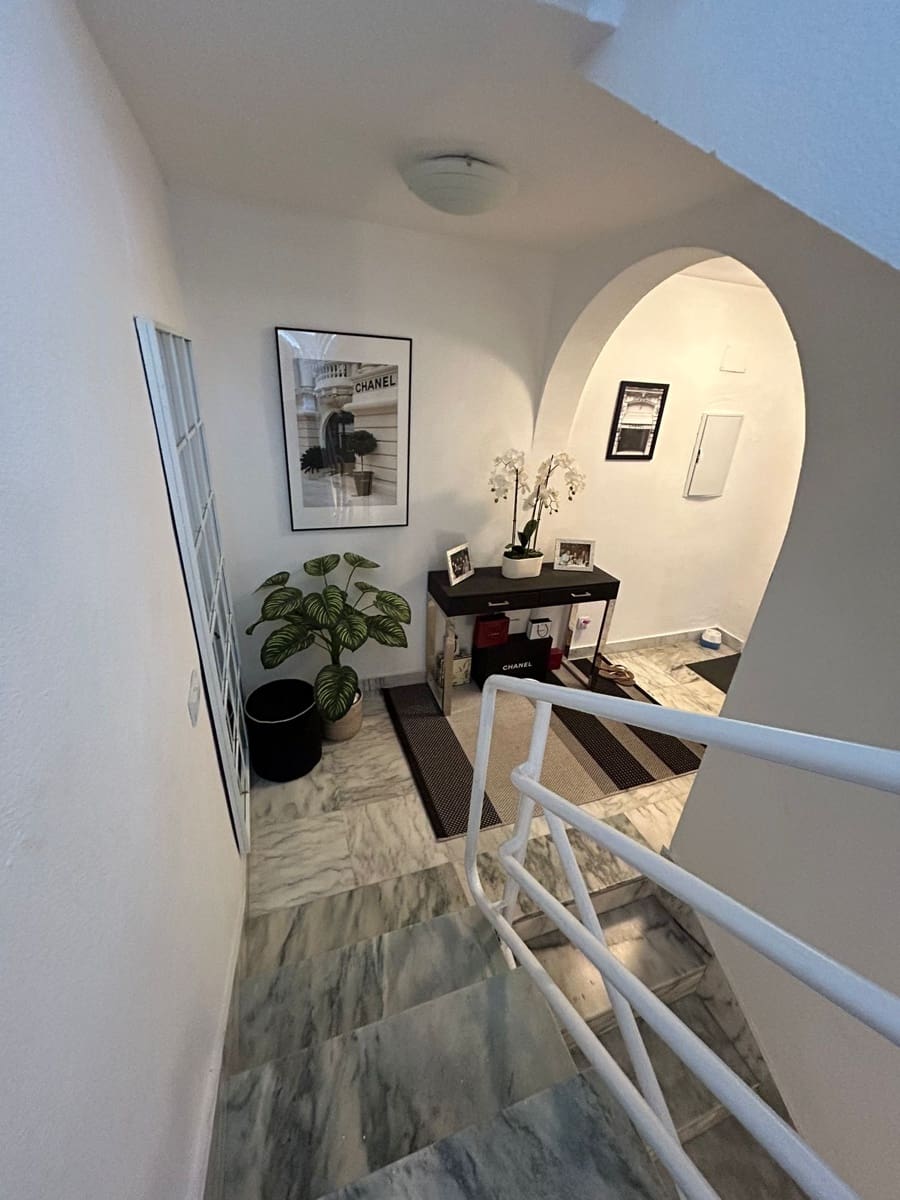 5 sypialnia Dom na sprzedaż w New Golden Mile z basenem garażem - 650 000 € (Ref: 7953267)