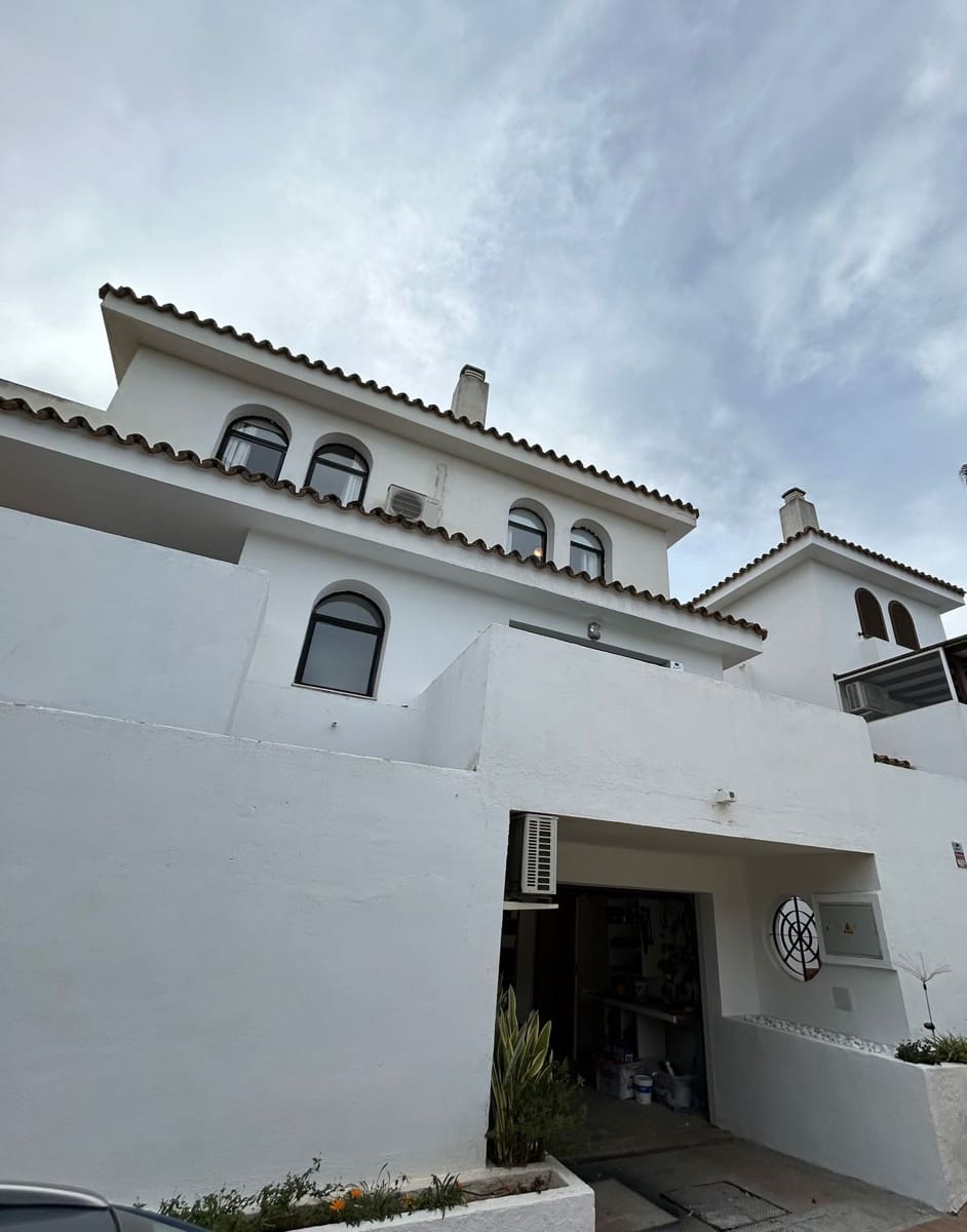 5 sypialnia Dom na sprzedaż w New Golden Mile z basenem garażem - 650 000 € (Ref: 7953267)