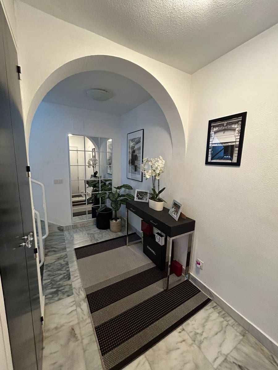 5 sypialnia Dom na sprzedaż w New Golden Mile z basenem garażem - 650 000 € (Ref: 7953267)